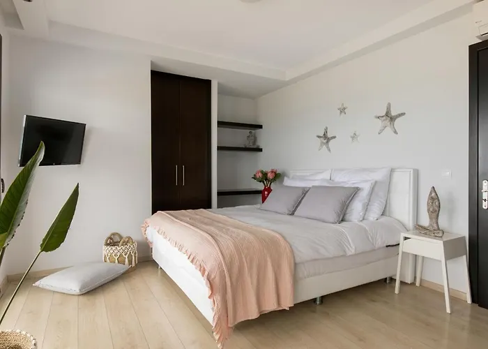 Antonoglou - Waterfront Luxury Retreat Lachania