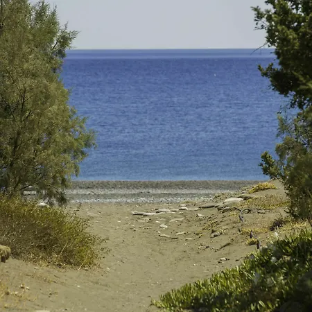 Antonoglou - Waterfront Luxury Retreat