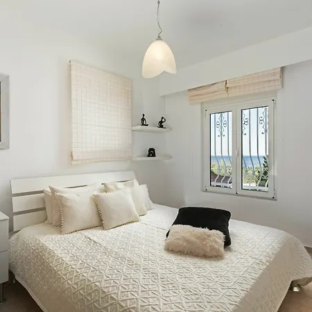 Villa Antonoglou - Waterfront Luxury Retreat Lachania