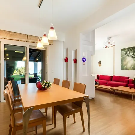 Villa Antonoglou - Waterfront Luxury Retreat Lachania