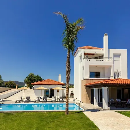 Villa Antonoglou - Waterfront Luxury Retreat *
