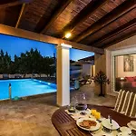 וילה Antonoglou - Waterfront Luxury Retreat