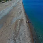 Antonoglou - Waterfront Luxury Retreat וילה לקניה