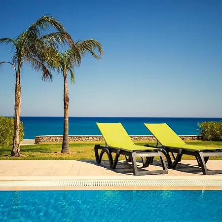 Villa Antonoglou - Waterfront Luxury Retreat Lakhania