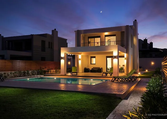 Villa Antonoglou - Waterfront Luxury Retreat Lakhania