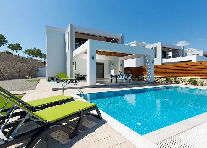 Antonoglou - Waterfront Luxury Retreat Villa Lakhania