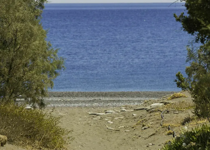 Antonoglou - Waterfront Luxury Retreat