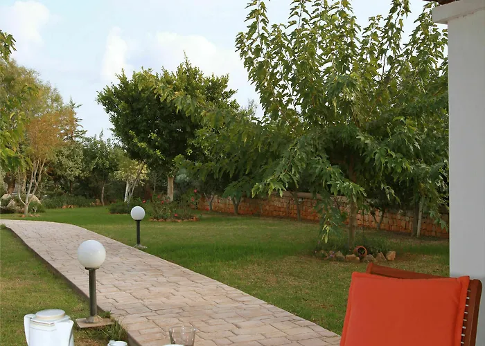 Villa Antonoglou - Waterfront Luxury Retreat *