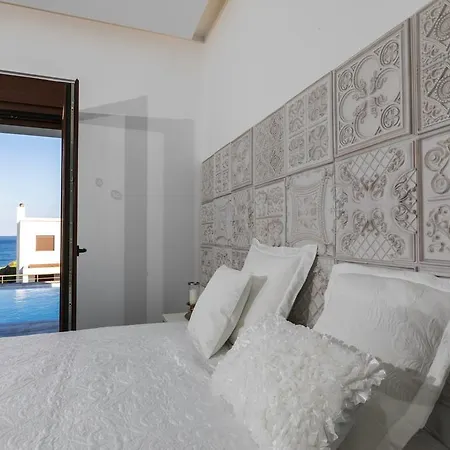 Willa Antonoglou - Waterfront Luxury Retreat