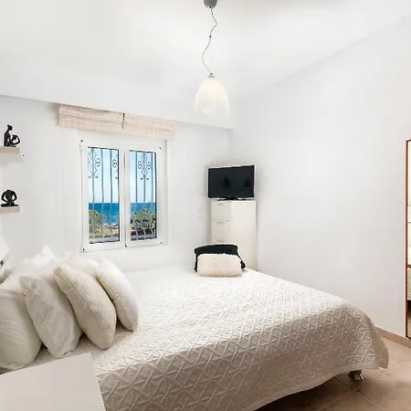 Willa Antonoglou - Waterfront Luxury Retreat *