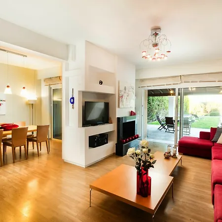 Willa Antonoglou - Waterfront Luxury Retreat *